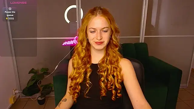 MirandaMayers online show from October 7, 2025, 11:44 am