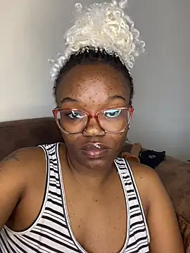 YummyMelanin117 online show from April 14, 2026, 1:27 pm