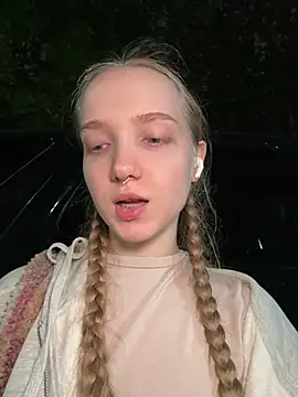 Snapshot of bambi_lu chatting on June 9, 2026, 10:44 pm bambi lu online show from June 9, 2026, 10:44 pm