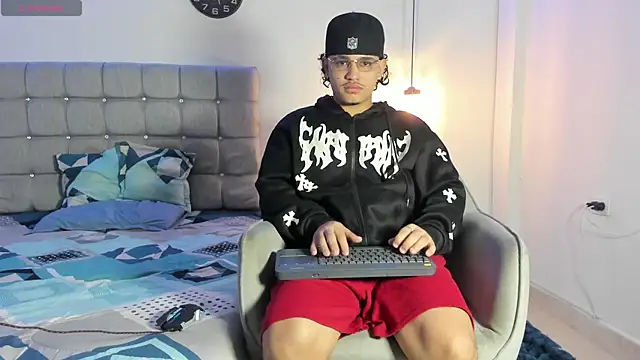 samxx muscle online show from October 29, 2025, 1:32 pm