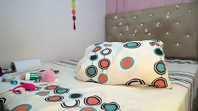 sofia8428 online show from April 13, 2026, 12:25 am