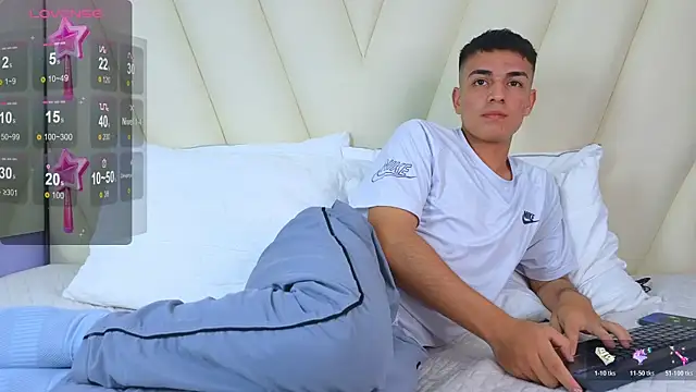 Hotboy21  online show from November 7, 2025, 3:44 am