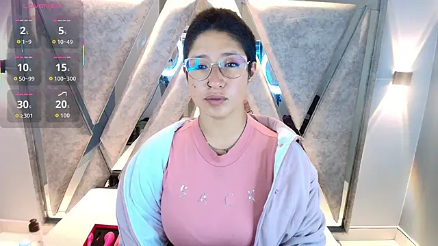 Elaine87  online show from October 28, 2025, 7:35 pm