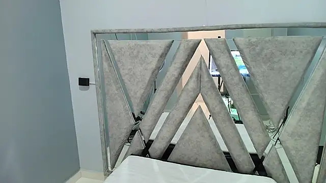 Elaine87  online show from October 24, 2025, 9:47 pm