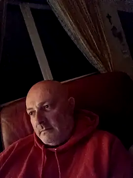 Alexis Bull online show from April 7, 2026, 10:33 pm