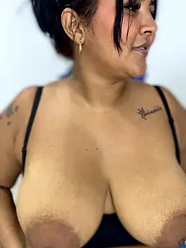 Snapshot of sashaoficial_ chatting on January 18, 2026, 8:45 pm sashaoficial online show from January 18, 2026, 8:45 pm