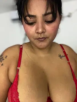 Snapshot of sashaoficial_ chatting on February 9, 2026, 10:41 pm sashaoficial online show from February 9, 2026, 10:41 pm