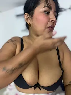 Snapshot of sashaoficial_ chatting on February 10, 2026, 10:42 pm sashaoficial online show from February 10, 2026, 10:42 pm