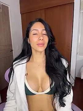 ArianaReynoldss online show from April 1, 2026, 1:41 pm