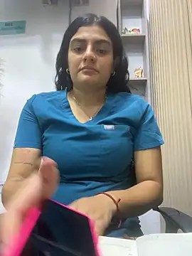 carlafox05 online show from June 1, 2026, 2:39 pm