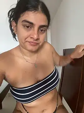 carlafox05 online show from May 14, 2026, 2:03 pm