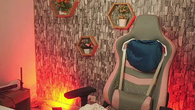 bonniie 98  online show from April 10, 2026, 4:08 am