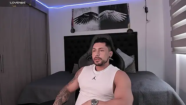 santi aesthetic online show from November 5, 2025, 7:06 pm