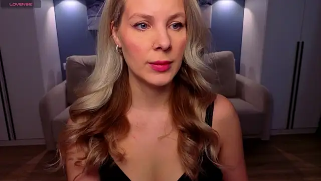 MelanieBennett online show from April 4, 2026, 6:09 am