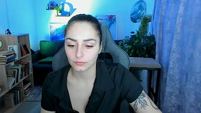 ValeriiMills online show from February 19, 2026, 2:58 pm