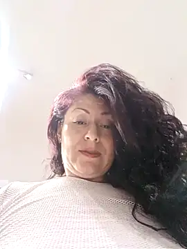 Snapshot of lunadicty chatting on April 24, 2026, 10:12 pm lunadicty online show from April 24, 2026, 10:12 pm