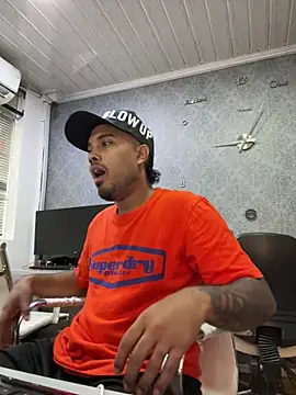 PapiStan online show from October 31, 2025, 2:13 pm