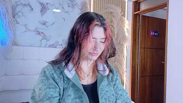 Cerecitaa02  online show from October 7, 2025, 12:17 pm