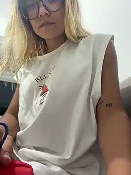 Pretty roxxyy online show from June 30, 2026, 1:05 am