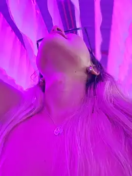 Pretty roxxyy online show from April 7, 2026, 11:34 am