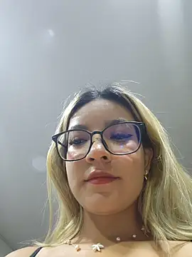 Pretty roxxyy online show from March 8, 2026, 9:56 am