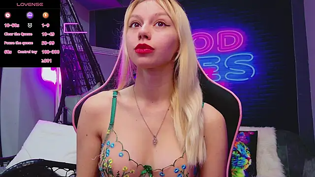 AlessiaCroft online show from November 11, 2025, 5:13 am