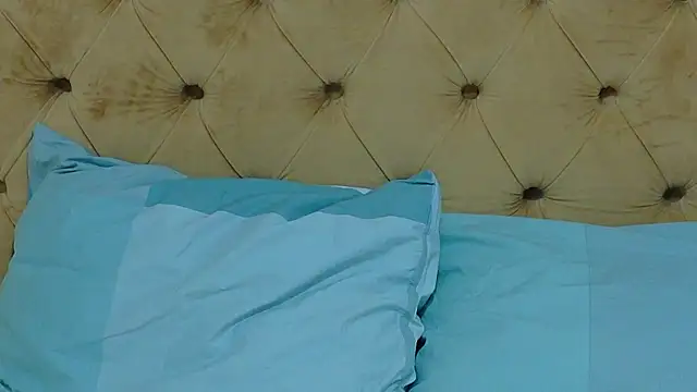 AlessiaCroft online show from April 18, 2026, 4:04 am