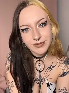 kittlunixx online show from November 14, 2025, 4:10 pm