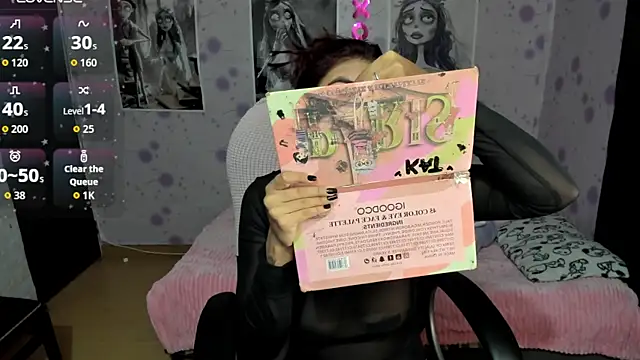 Medussa katt online show from December 17, 2025, 10:15 pm