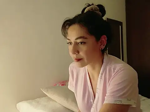 Alicia Montess online show from January 14, 2026, 3:32 am