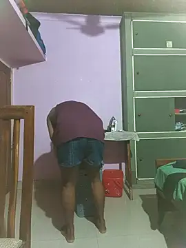 Snapshot of UrbanUtopia chatting on October 14, 2025, 5:13 pm UrbanUtopia online show from October 14, 2025, 5:13 pm