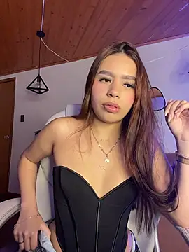 Snapshot of Cristina_pinkk chatting on May 16, 2026, 2:32 am Cristina pinkk online show from May 16, 2026, 2:32 am