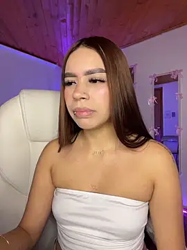 Snapshot of Cristina_pinkk chatting on April 30, 2026, 2:40 am Cristina pinkk online show from April 30, 2026, 2:40 am