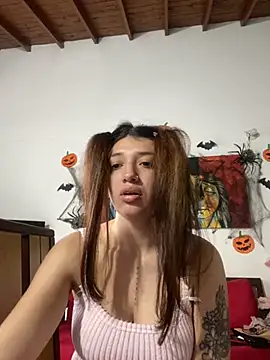 Mia  Gray online show from October 28, 2025, 7:57 pm
