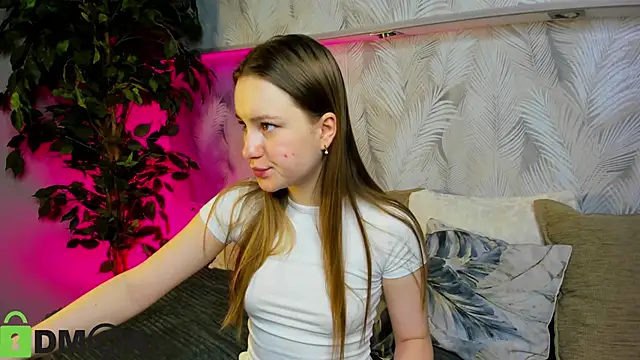 Candy Cansew online show from October 27, 2025, 1:06 am