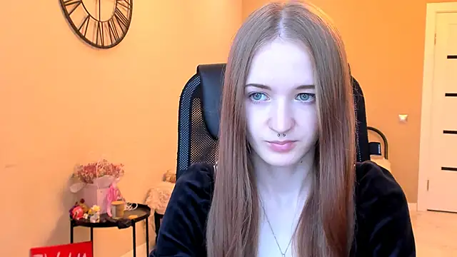 KateKayer online show from November 12, 2025, 11:14 am