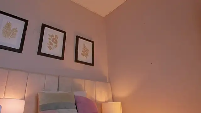 Snapshot of _lucia_18 chatting on February 25, 2026, 11:43 am lucia 18 online show from February 25, 2026, 11:43 am