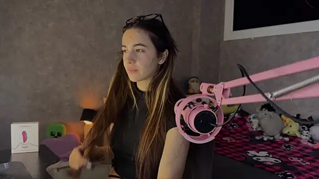 CupSizeGirl online show from February 17, 2026, 8:33 am