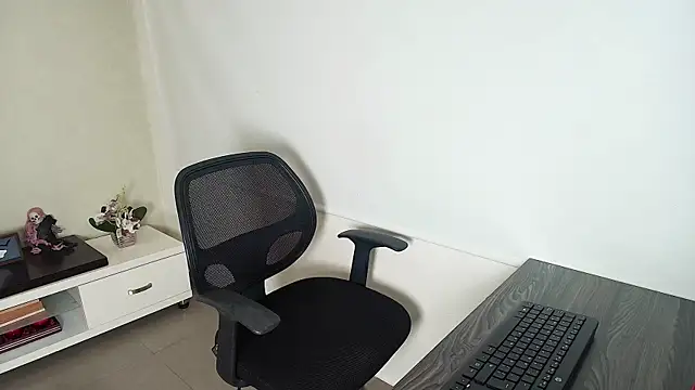  Victoria Collins online show from October 24, 2025, 11:09 am