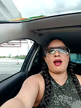 hotCOUPLEPETRA online show from April 13, 2026, 3:05 pm