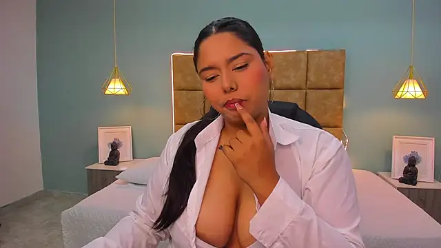 NaniXoxo18 online show from November 11, 2025, 1:17 pm