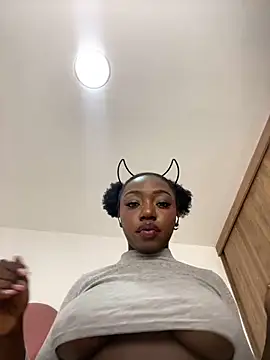 alissradiante1 online show from October 8, 2025, 12:23 am