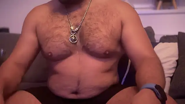 Snapshot of CloudyMuscleBeefy chatting on October 18, 2025, 11:29 pm CloudyMuscleBeefy online show from October 18, 2025, 11:29 pm