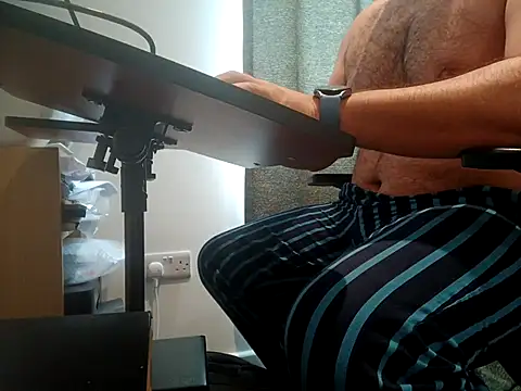 Snapshot of CloudyMuscleBeefy chatting on October 9, 2025, 1:22 pm CloudyMuscleBeefy online show from October 9, 2025, 1:22 pm