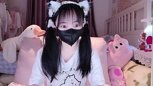 love-uiui online show from November 20, 2025, 1:56 pm