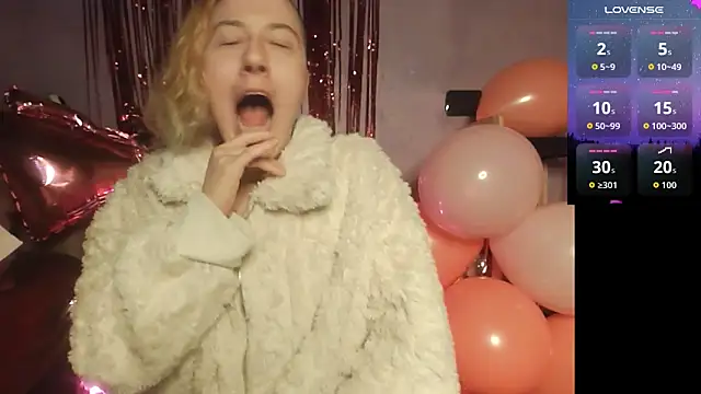 Snapshot of h4cMorganaEvelynn chatting on February 14, 2026, 12:55 am h4cMorganaEvelynn online show from February 14, 2026, 12:55 am