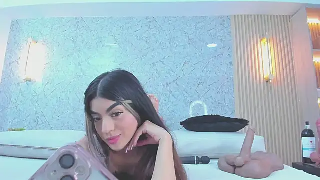 Antonella west online show from October 6, 2025, 9:15 pm