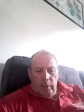 Snapshot of Vince072 chatting on September 13, 2025, 3:45 pm Vince072 online show from September 13, 2025, 3:45 pm