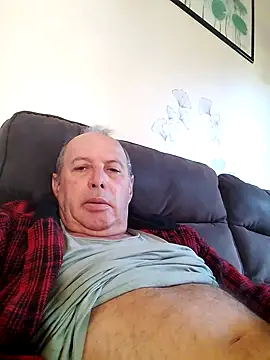 Snapshot of Vince072 chatting on September 15, 2025, 6:47 am Vince072 online show from September 15, 2025, 6:47 am