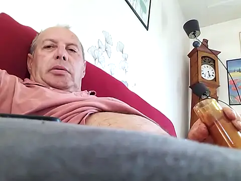 Vince072 online show from April 10, 2026, 11:39 am